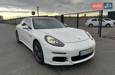 Фастбэк Porsche Panamera 2013 в Киеве