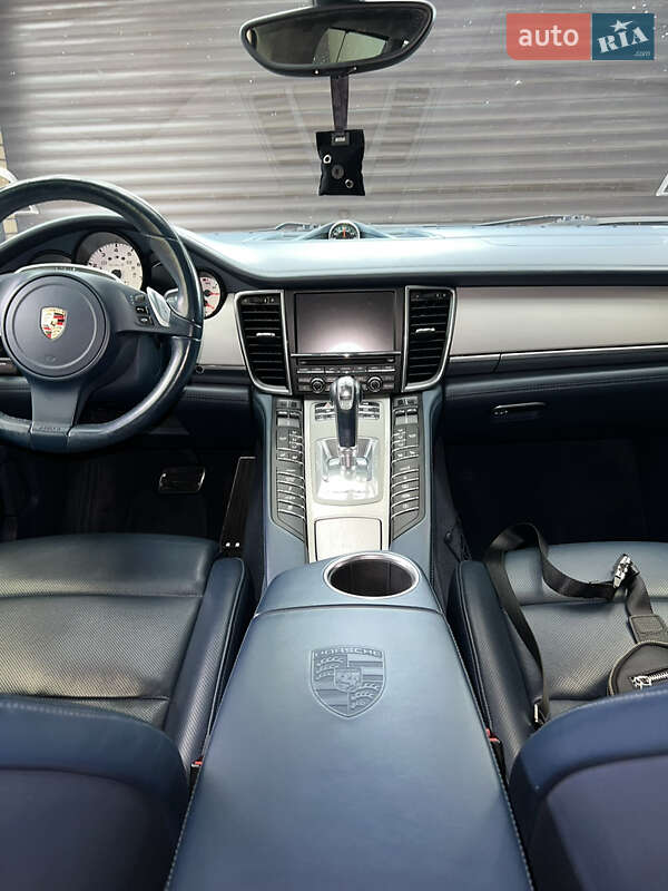 Фастбэк Porsche Panamera 2011 в Одессе