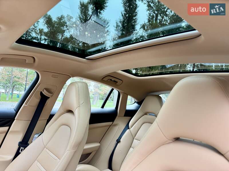 Фастбэк Porsche Panamera 2018 в Киеве