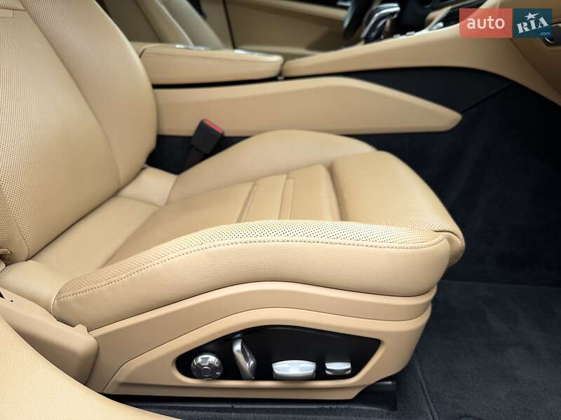 Фастбэк Porsche Panamera 2018 в Киеве