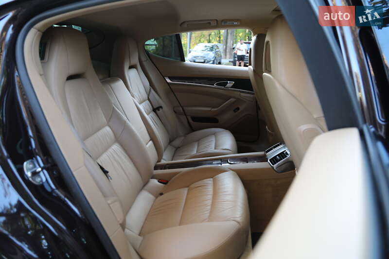 Фастбэк Porsche Panamera 2011 в Харькове