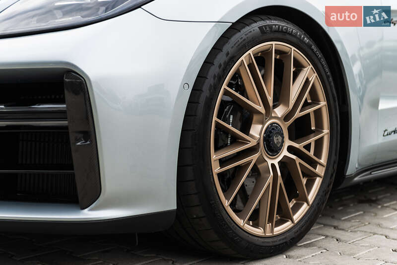 Фастбэк Porsche Panamera 2024 в Мукачево