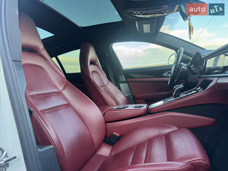 Фастбэк Porsche Panamera 2018 в Хмельницком