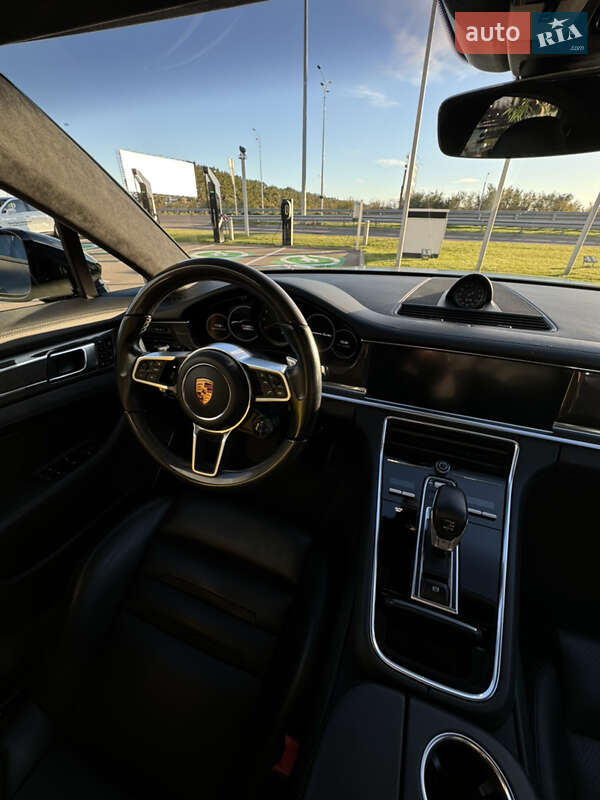 Фастбек Porsche Panamera 2017 в Києві фото 68 Фастбек Porsche Panamera 2017 в Києві