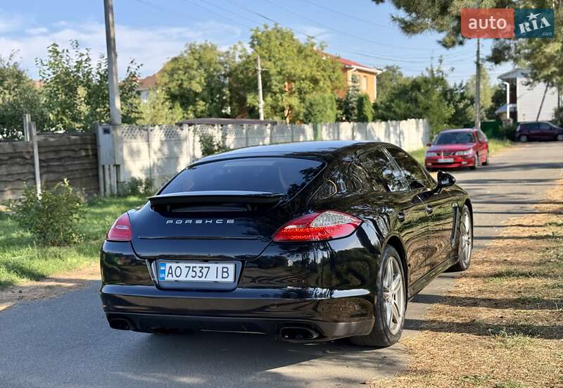 Фастбэк Porsche Panamera 2012 в Киеве