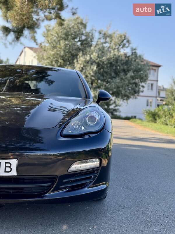 Фастбэк Porsche Panamera 2012 в Киеве