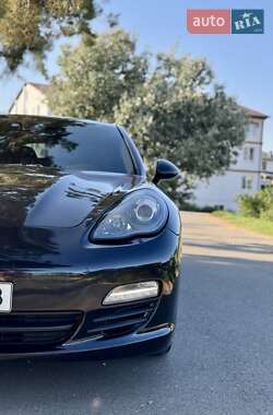 Фастбэк Porsche Panamera 2012 в 