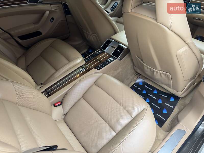 Фастбэк Porsche Panamera 2011 в Ровно