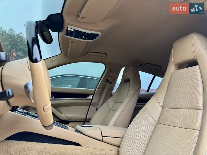 Фастбэк Porsche Panamera 2012 в Киеве