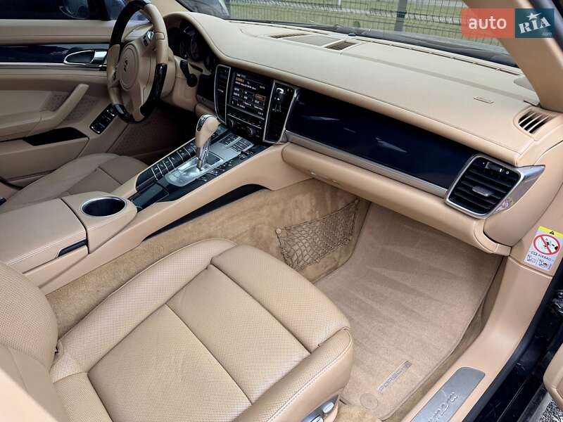 Фастбэк Porsche Panamera 2012 в Киеве