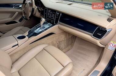 Фастбэк Porsche Panamera 2012 в 