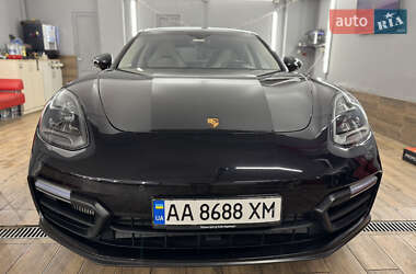Фастбэк Porsche Panamera 2019 в 