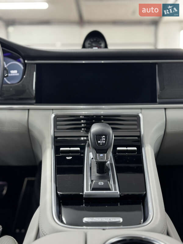 Фастбэк Porsche Panamera 2019 в Львове