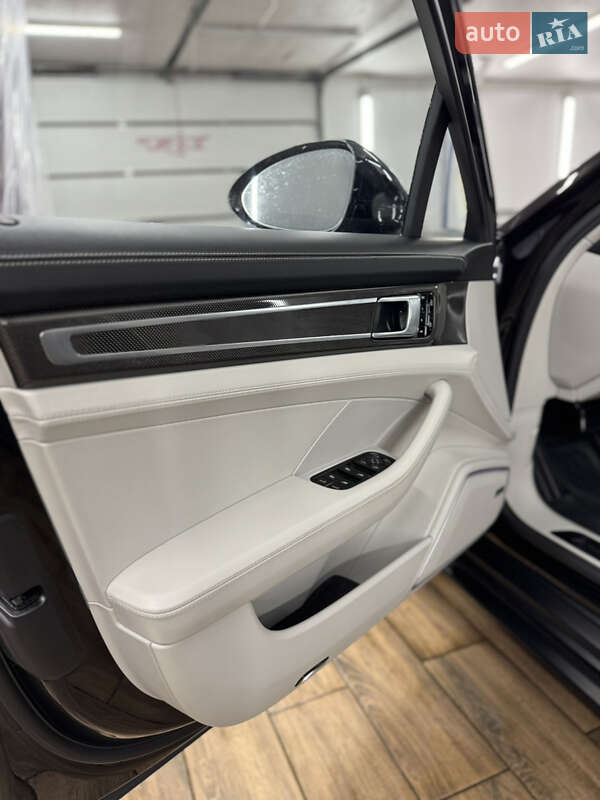 Фастбэк Porsche Panamera 2019 в Львове