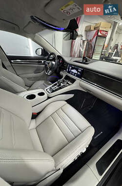 Фастбэк Porsche Panamera 2019 в 