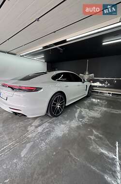 Фастбэк Porsche Panamera 2021 в 