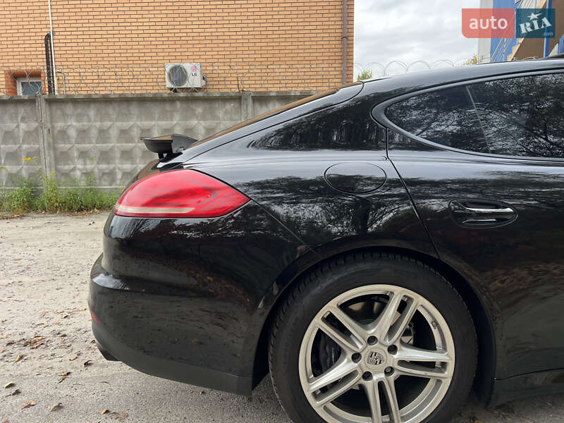 Фастбэк Porsche Panamera 2013 в Киеве