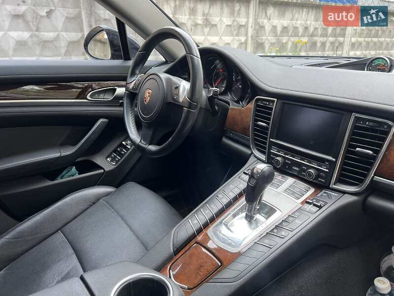 Фастбэк Porsche Panamera 2013 в Киеве