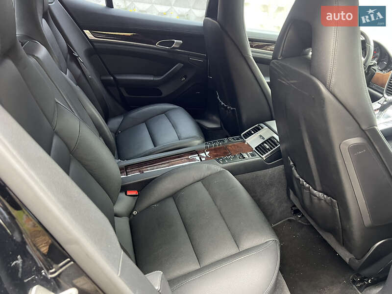 Фастбэк Porsche Panamera 2013 в Киеве