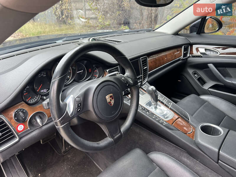 Фастбэк Porsche Panamera 2013 в Киеве
