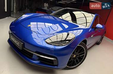 Фастбэк Porsche Panamera 2018 в 