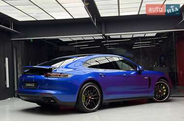 Фастбэк Porsche Panamera 2018 в 