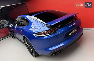 Фастбэк Porsche Panamera 2018 в 