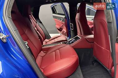 Фастбэк Porsche Panamera 2018 в 