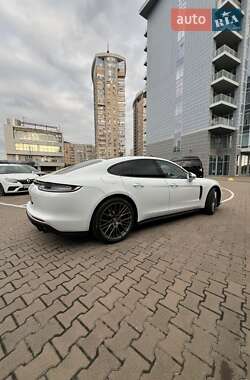 Фастбэк Porsche Panamera 2023 в Киеве