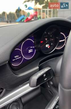Фастбэк Porsche Panamera 2023 в 