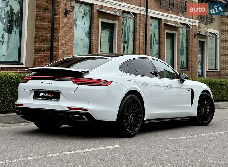 Фастбэк Porsche Panamera 2017 в Киеве фото 22 Фастбэк Porsche Panamera 2017 в Киеве