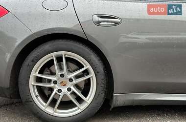 Фастбэк Porsche Panamera 2013 в 