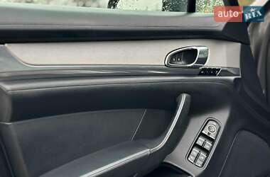 Фастбэк Porsche Panamera 2013 в 