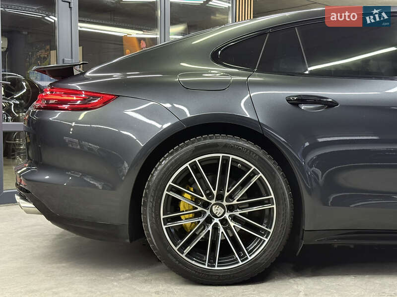 Фастбэк Porsche Panamera 2017 в Одессе