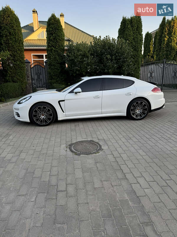 Фастбэк Porsche Panamera 2015 в Киеве фото 6 Фастбэк Porsche Panamera 2015 в Киеве