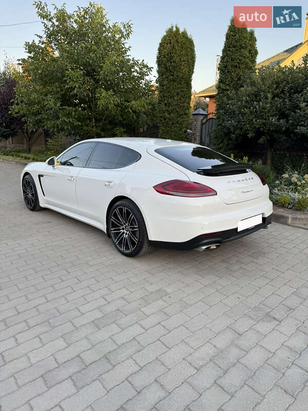 Фастбэк Porsche Panamera 2015 в Киеве фото 10 Фастбэк Porsche Panamera 2015 в Киеве