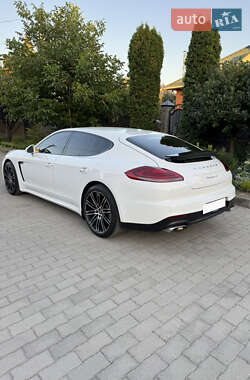 Фастбек Porsche Panamera 2015 в  фото 10 Фастбек Porsche Panamera 2015 в