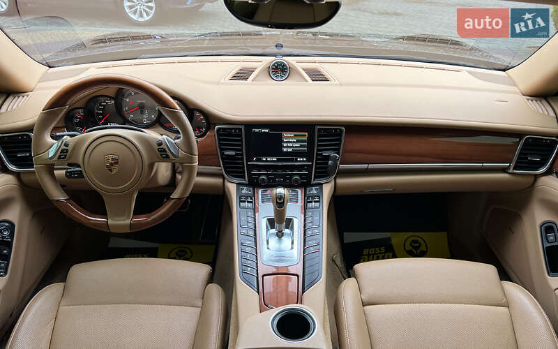 Фастбек Porsche Panamera 2013 в Львові