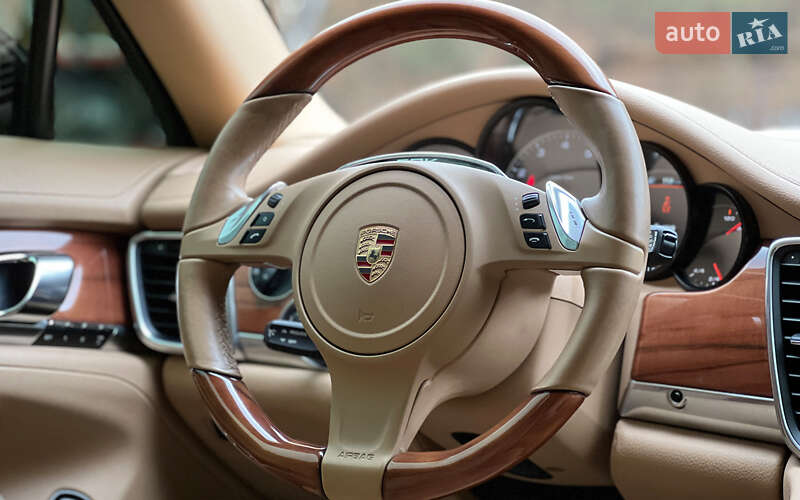 Фастбек Porsche Panamera 2013 в Львові