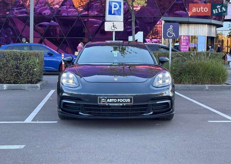 Фастбэк Porsche Panamera 2018 в Киеве