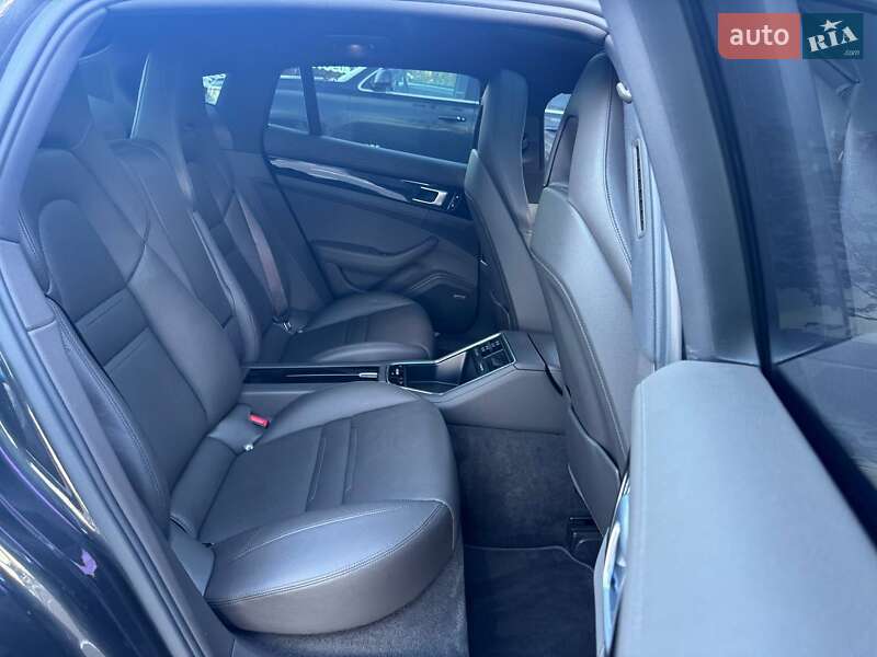 Фастбэк Porsche Panamera 2018 в Киеве