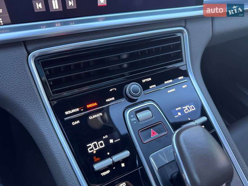 Фастбэк Porsche Panamera 2018 в Киеве