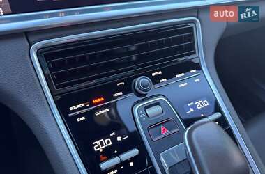 Фастбек Porsche Panamera 2018 в  фото 30 Фастбек Porsche Panamera 2018 в