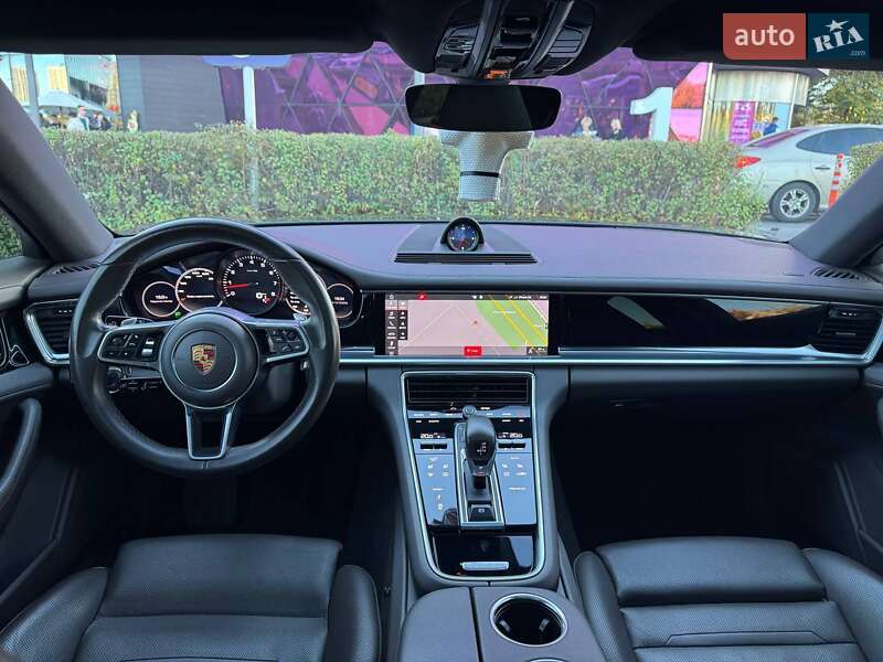 Фастбэк Porsche Panamera 2018 в Киеве