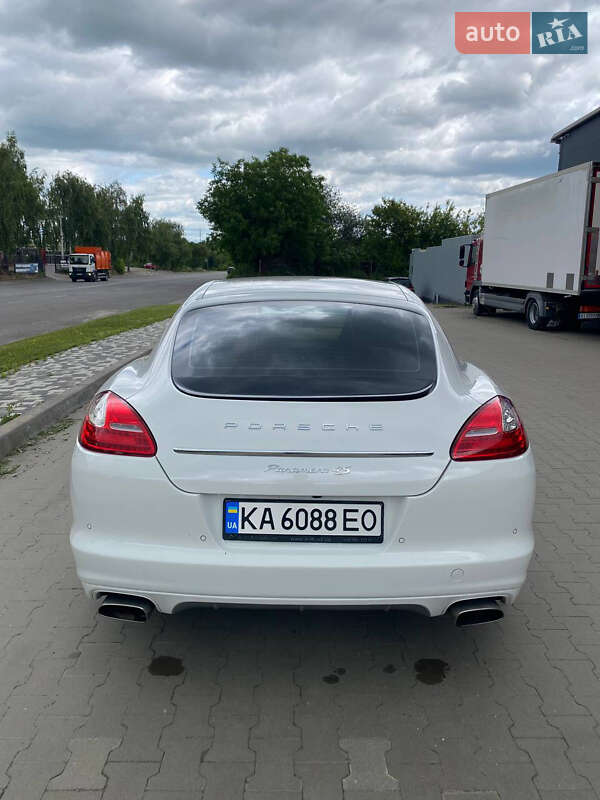 Фастбек Porsche Panamera 2012 в Білій Церкві