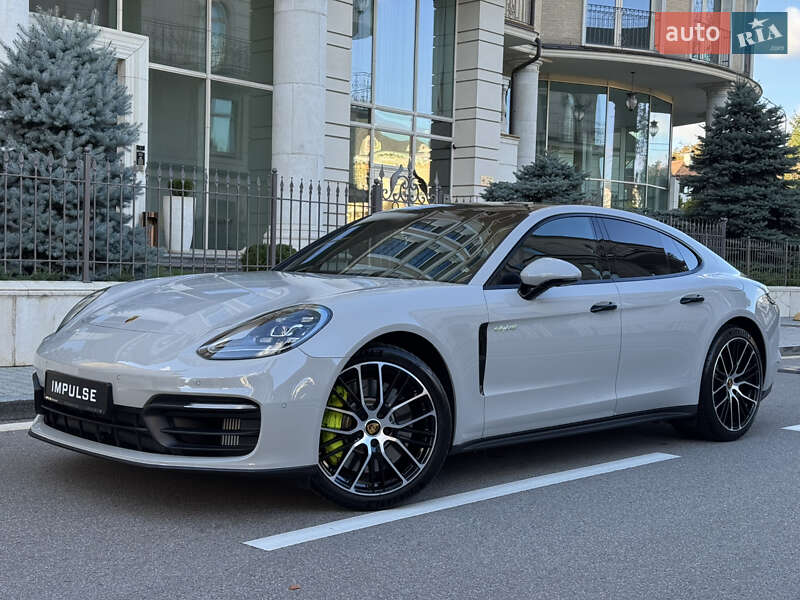 Фастбэк Porsche Panamera 2023 в Киеве