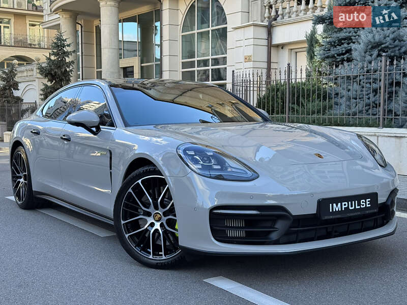 Фастбэк Porsche Panamera 2023 в Киеве