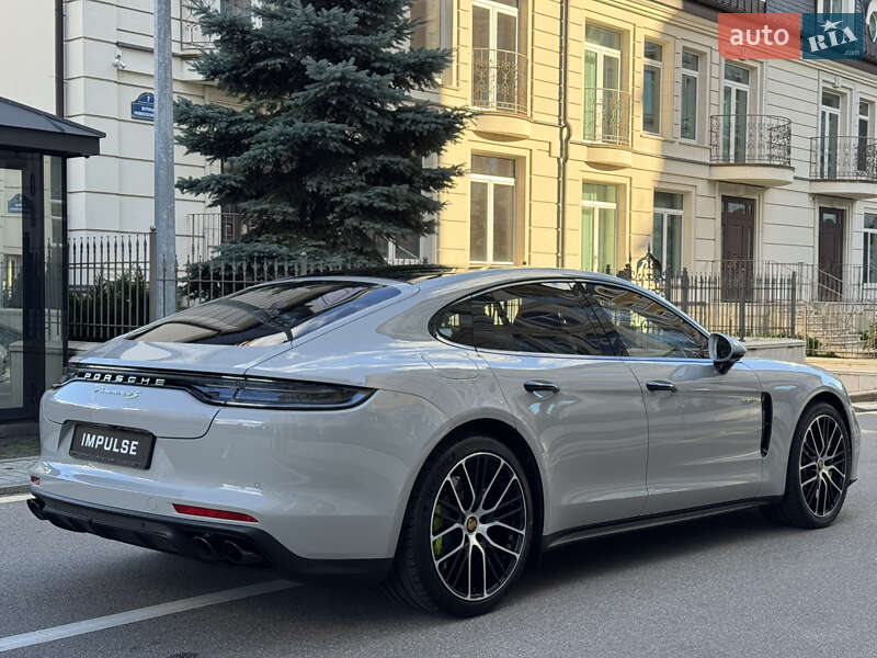 Фастбэк Porsche Panamera 2023 в Киеве
