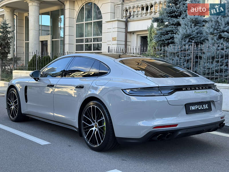 Фастбэк Porsche Panamera 2023 в Киеве