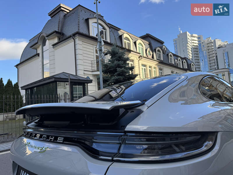 Фастбэк Porsche Panamera 2023 в Киеве